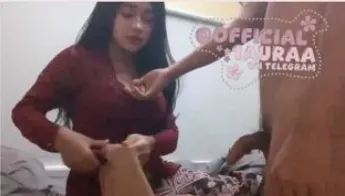 Film Abg Laura Kebaya Merah Aku Tidak Butuh Dunia yang Sempurna, Aku Hanya Butuh Seseorang yang Membuatku Merasa Bahwa Dunia Ini Cukup untuk Kita Berdua
